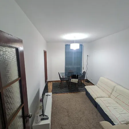 T1 Beside Train Station アパート