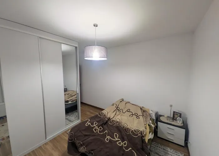 Διαμέρισμα T1 Beside Train Station *