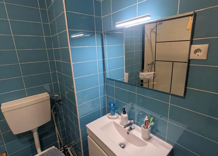 T1 Beside Train Station * Κοΐμπρα